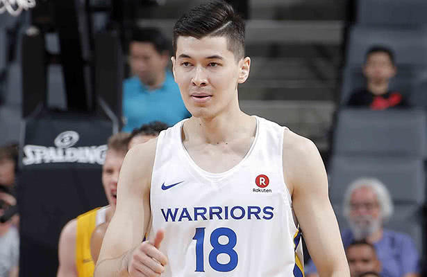 中国小将阿不都沙拉木完成夏联首秀 助勇士拿下三连胜缩略图 中国小将阿不都沙拉木完成夏联首秀 助勇士拿下三连胜缩略图